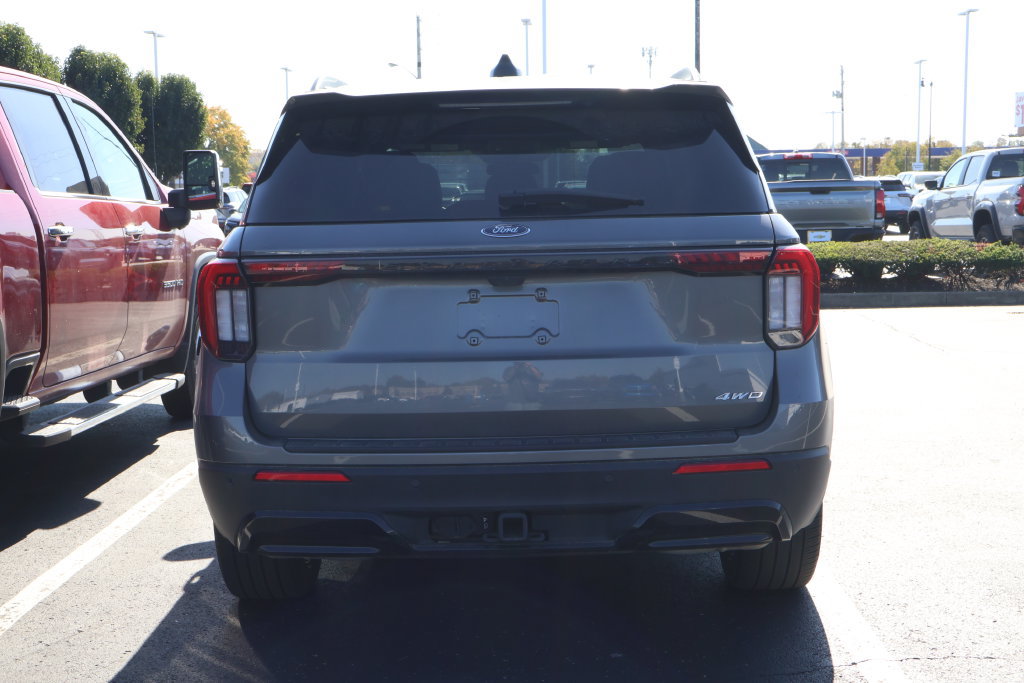 Used 2025 Ford Explorer ST-Line w/ ST-Line Street Pack AWD/4WD image 9