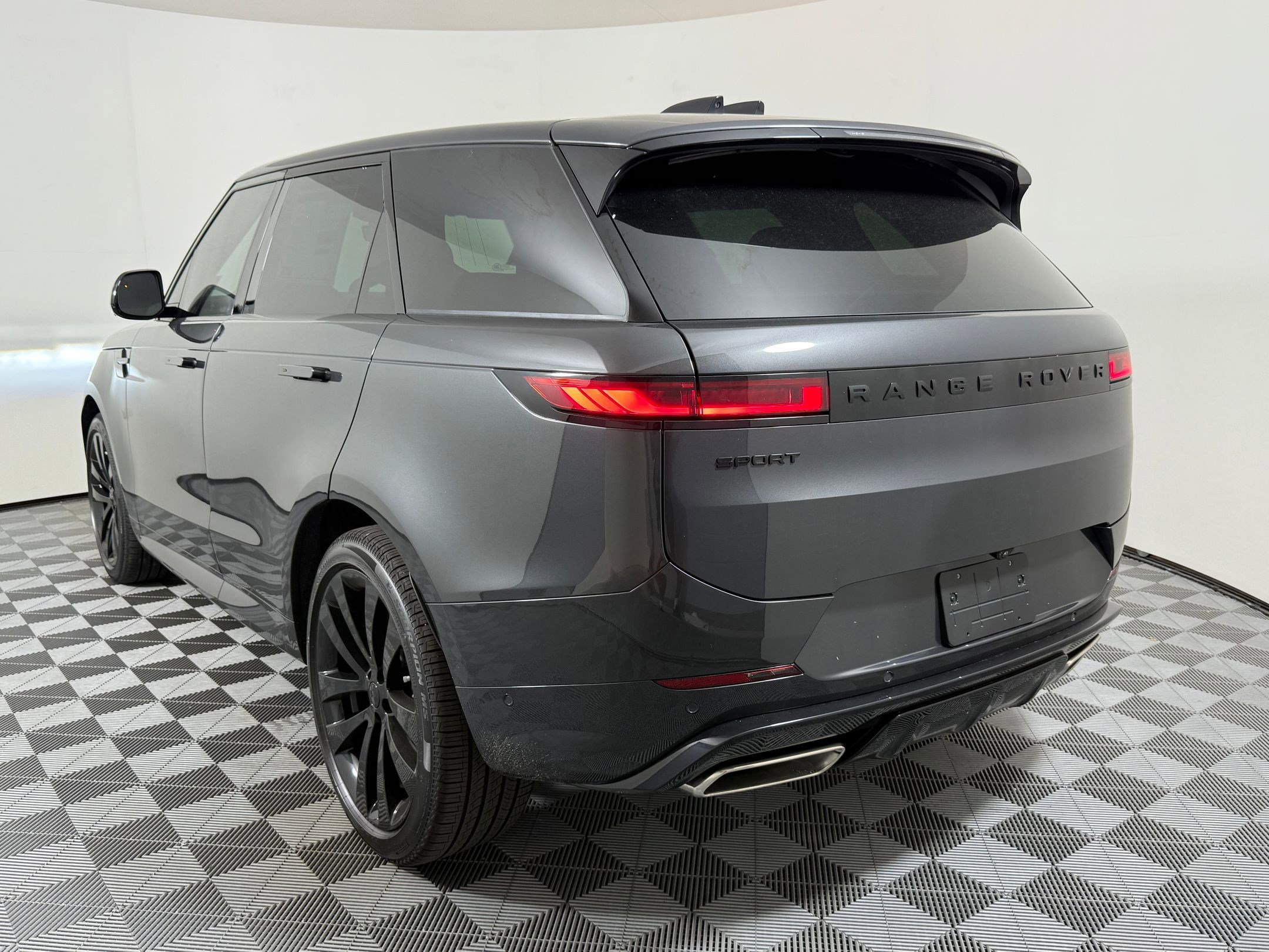 New 2026 Land Rover Range Rover Sport Dynamic SE AWD/4WD image 3