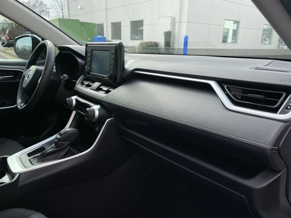 Used 2021 Toyota RAV4 XLE image 32