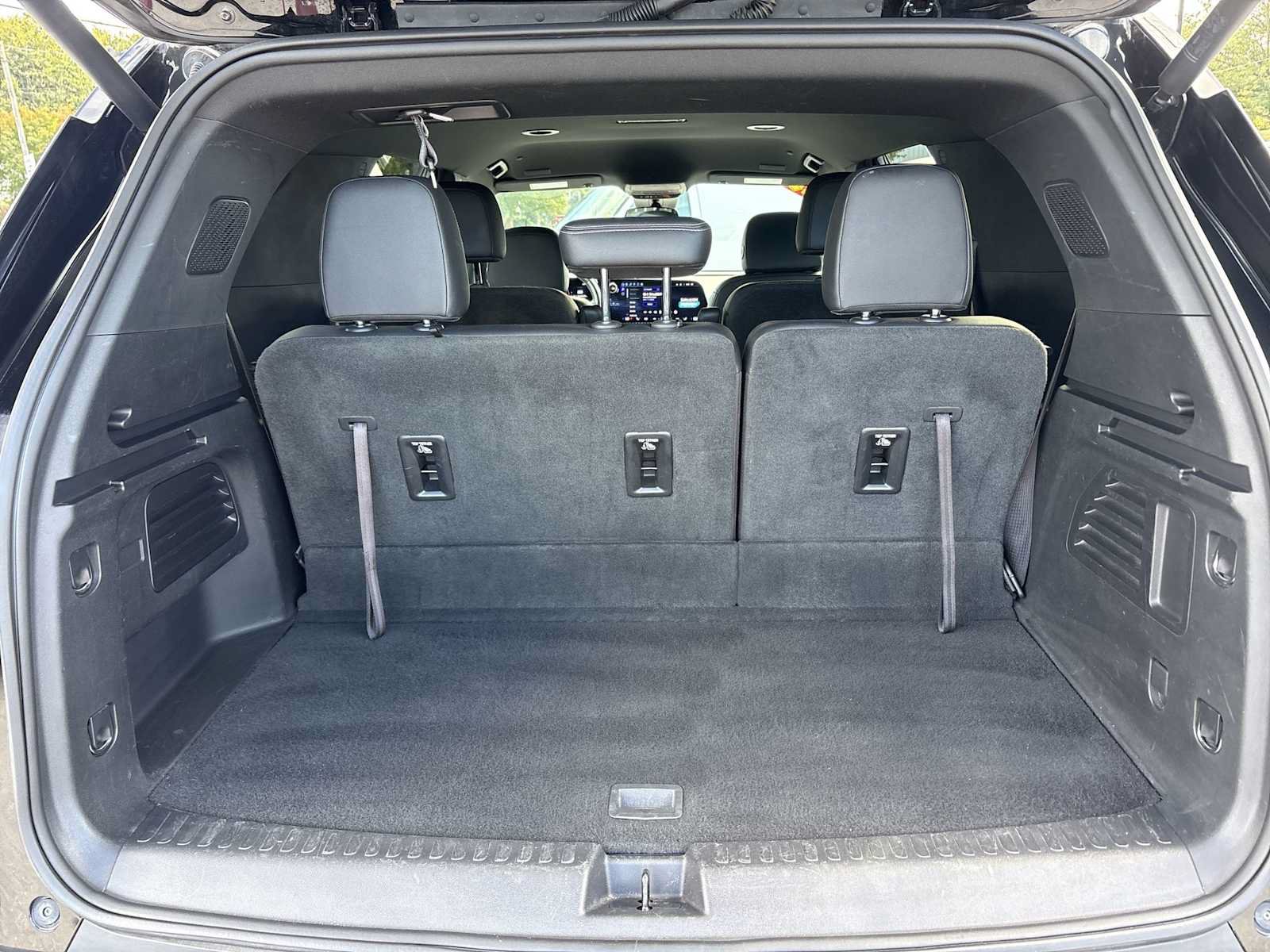 Used 2025 Chevrolet Traverse LT AWD/4WD image 24