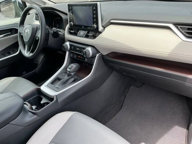 Used 2020 Toyota RAV4 Limited FWD image 25