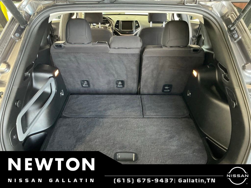 Used 2016 Jeep Cherokee Latitude w/ Comfort/Convenience Group FWD image 17