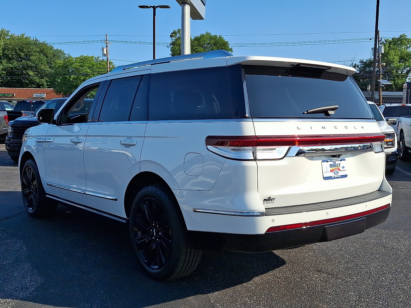 Used 2022 Lincoln Navigator Reserve w/ Monochromatic Package AWD/4WD image 4