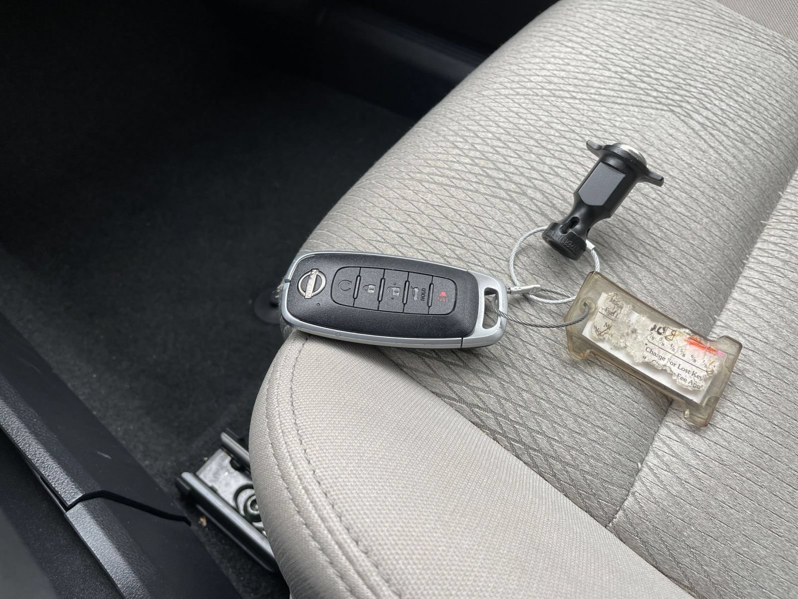 Used 2025 Nissan Rogue SV FWD image 21