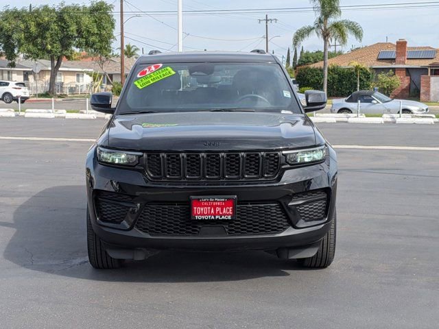 Used 2024 Jeep Grand Cherokee Altitude AWD/4WD image 2