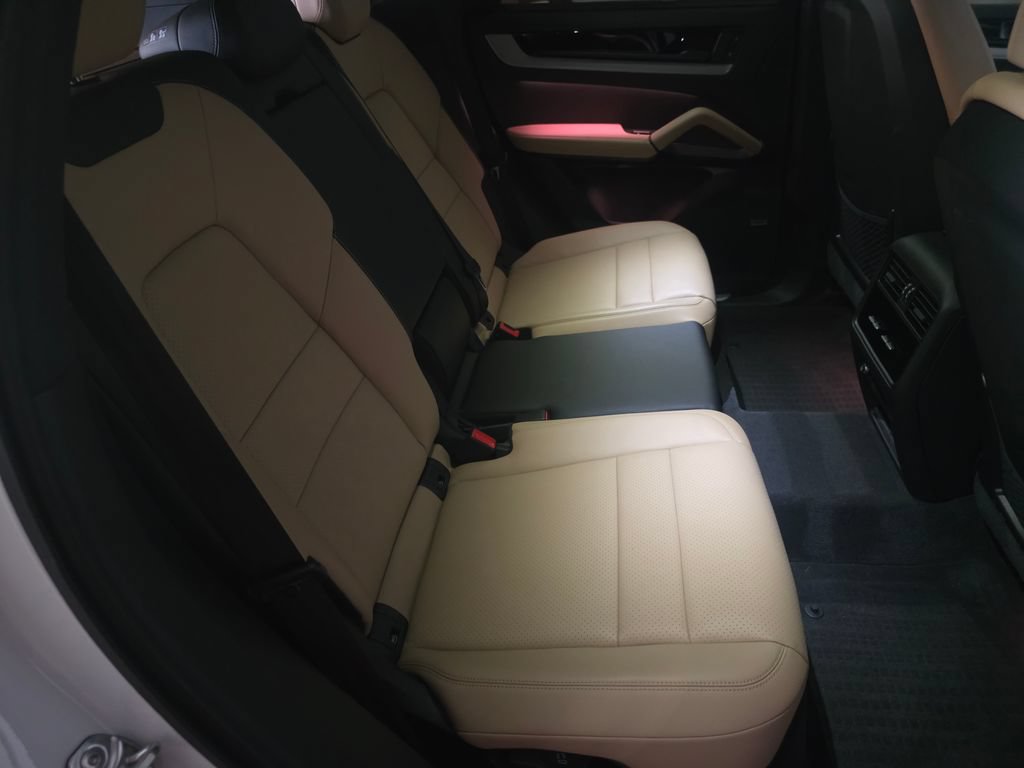 Certified 2026 Porsche Cayenne AWD/4WD image 16