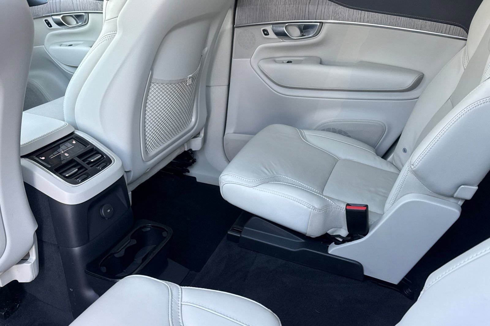 Used 2023 Volvo XC90 T8 Ultimate AWD/4WD image 12