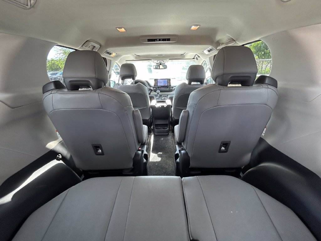 Used 2023 Toyota Sienna Limited AWD/4WD image 16