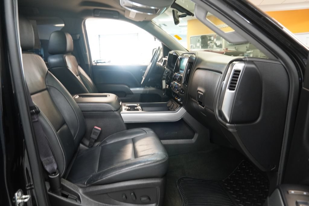 Used 2017 Chevrolet Silverado 1500 LTZ Z71 w/ Midnight Edition AWD/4WD image 34