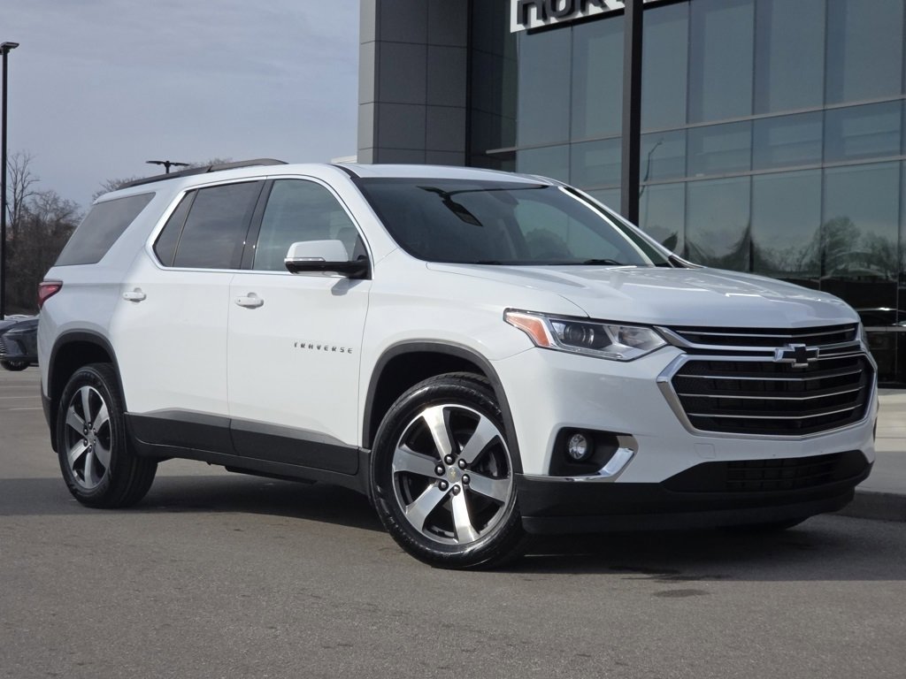 Used 2020 Chevrolet Traverse LT w/ LT Premium Package image 2