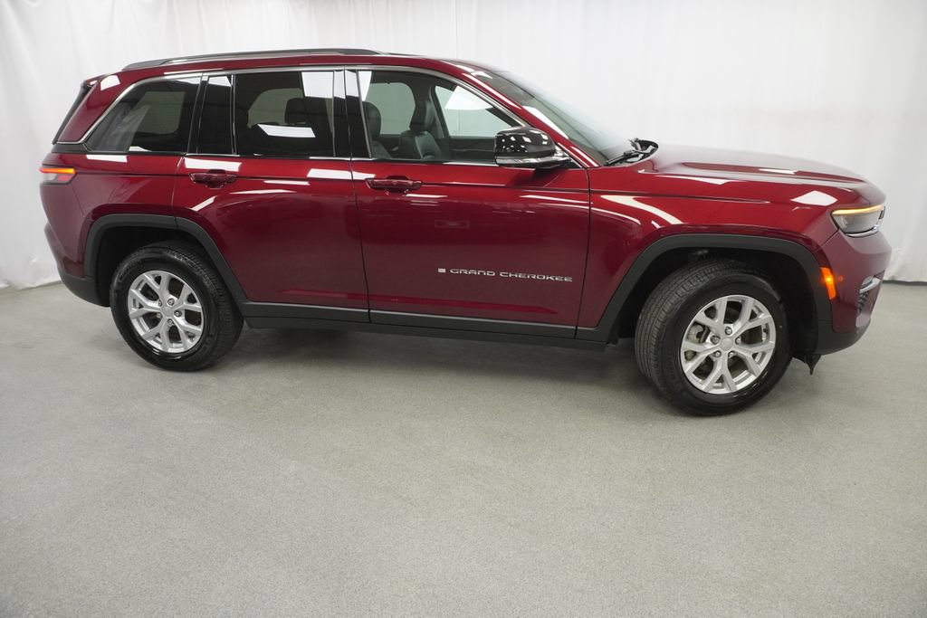 Used 2024 Jeep Grand Cherokee Limited w/ Luxury Tech Group II AWD/4WD image 10