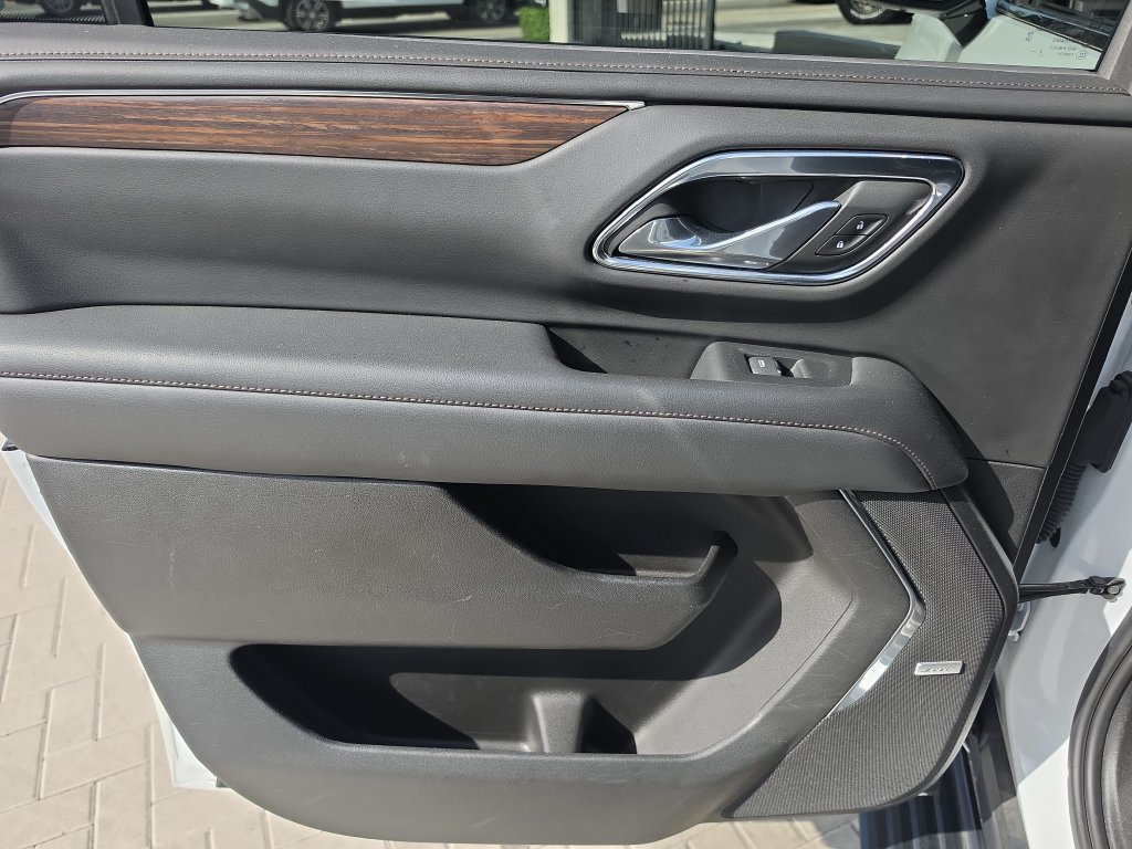 Used 2023 Chevrolet Suburban High Country w/ LPO, Illumination Package RWD image 9