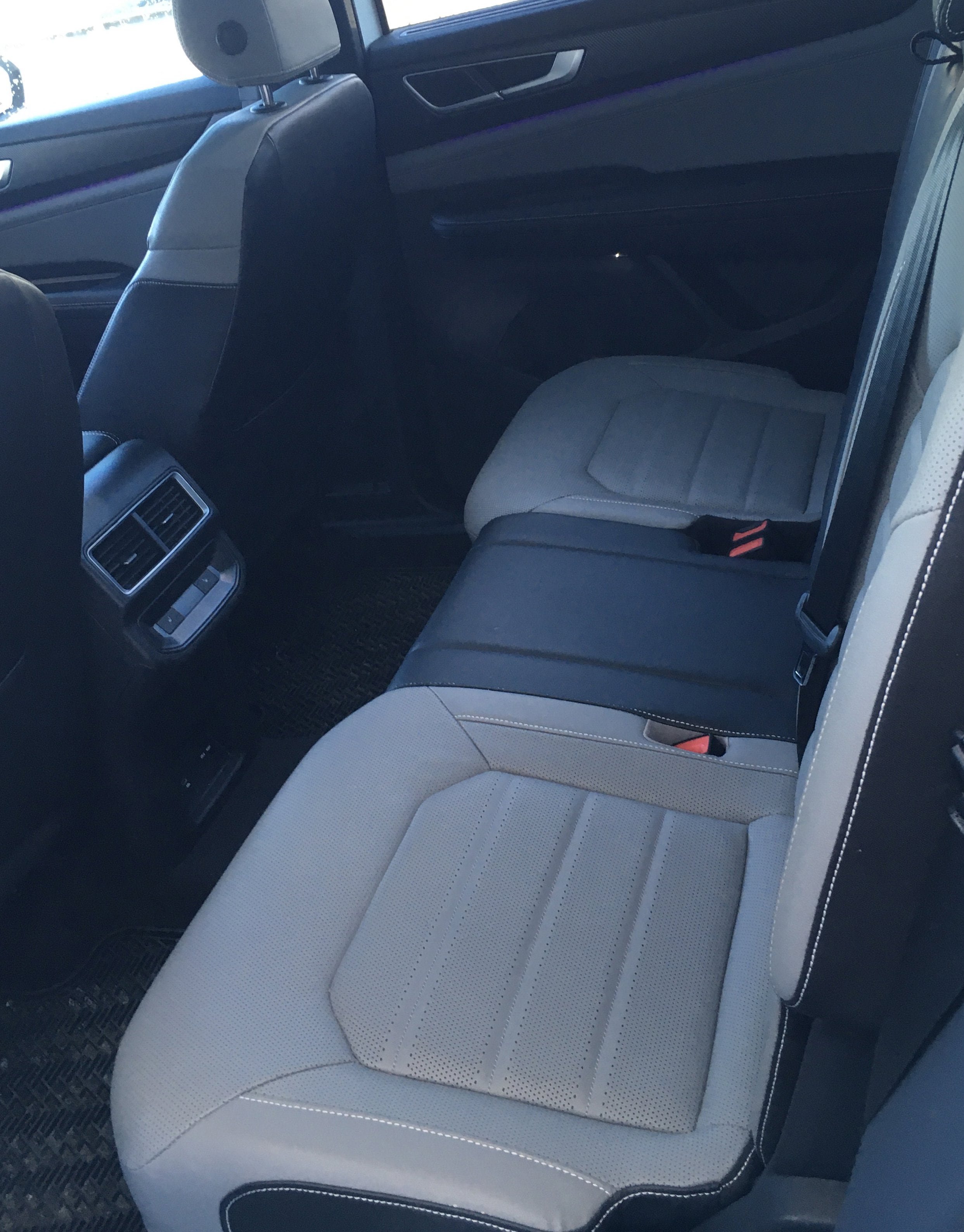 Used 2024 Volkswagen Atlas Cross Sport SEL R-Line AWD/4WD image 9