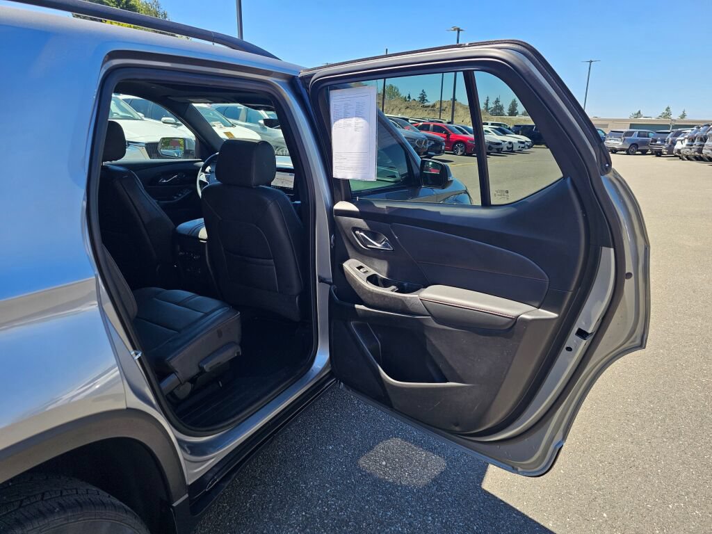 Used 2023 Chevrolet Traverse RS AWD/4WD image 28