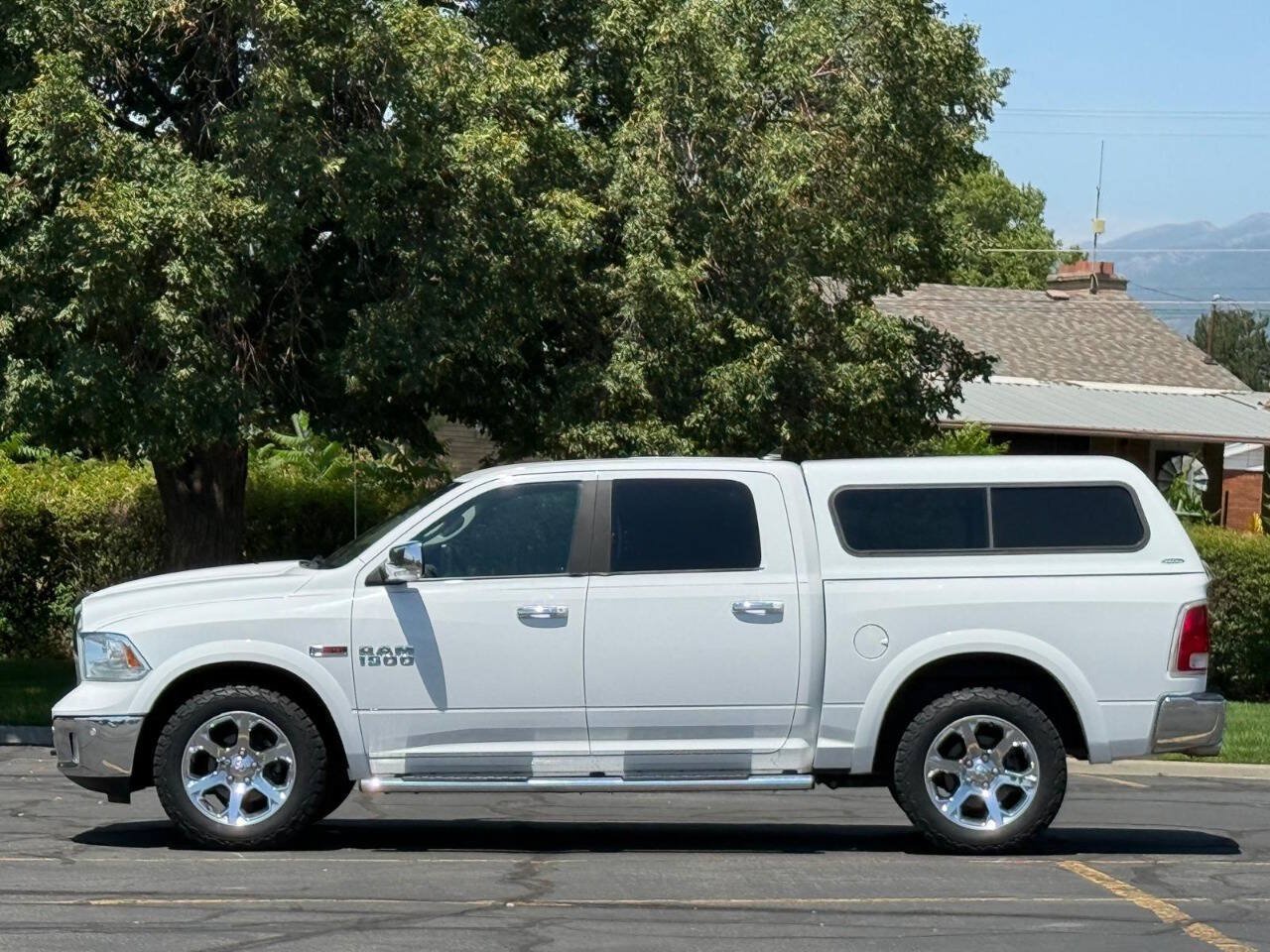 Used 2016 RAM 1500 Laramie w/ Convenience Group AWD/4WD image 2