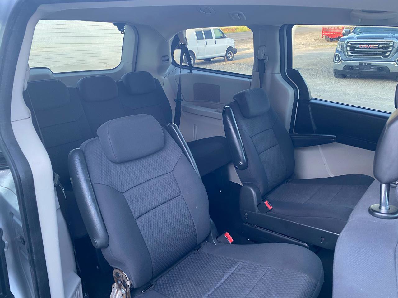 Used 2010 Dodge Grand Caravan SE FWD image 7