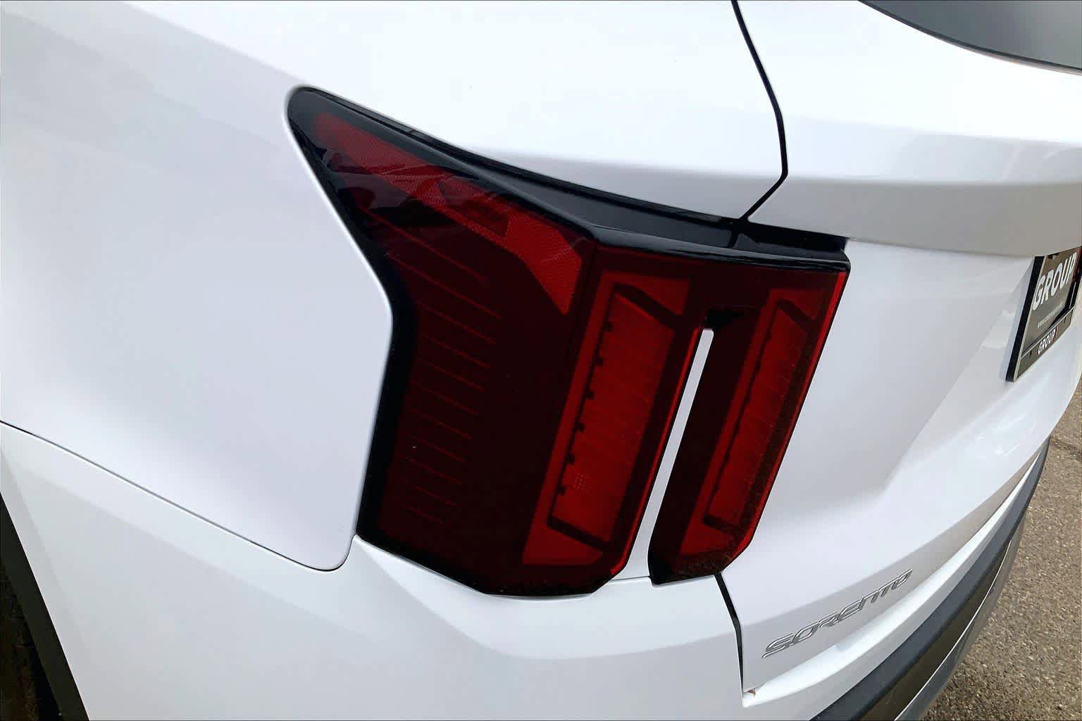 Used 2025 Kia Sorento S image 32