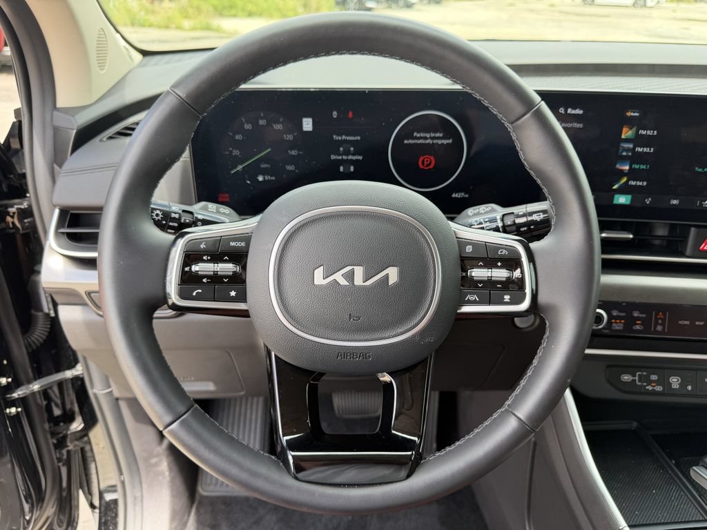 Certified 2026 Kia Carnival SX FWD image 37