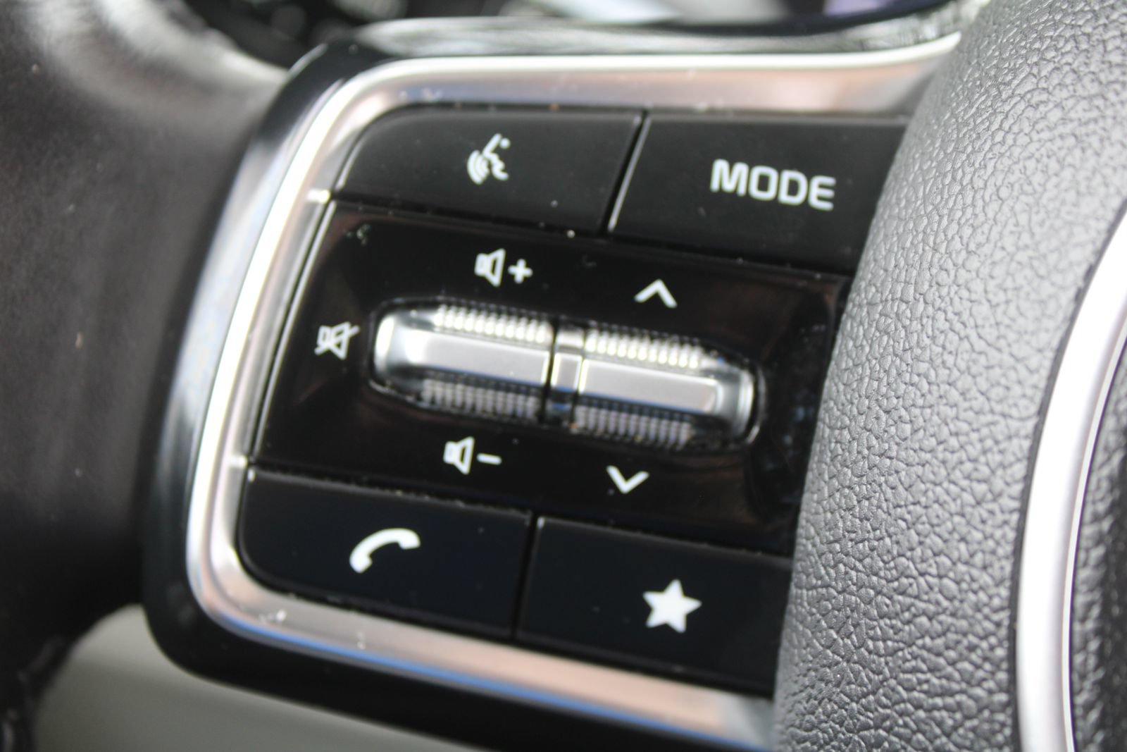 Certified 2023 Kia Carnival SX Prestige FWD image 35