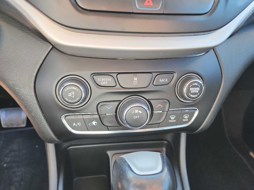 Used 2018 Jeep Cherokee Latitude Plus image 22