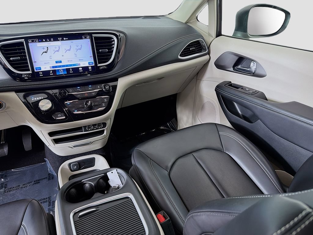 Used 2023 Chrysler Pacifica Touring-L AWD/4WD image 29