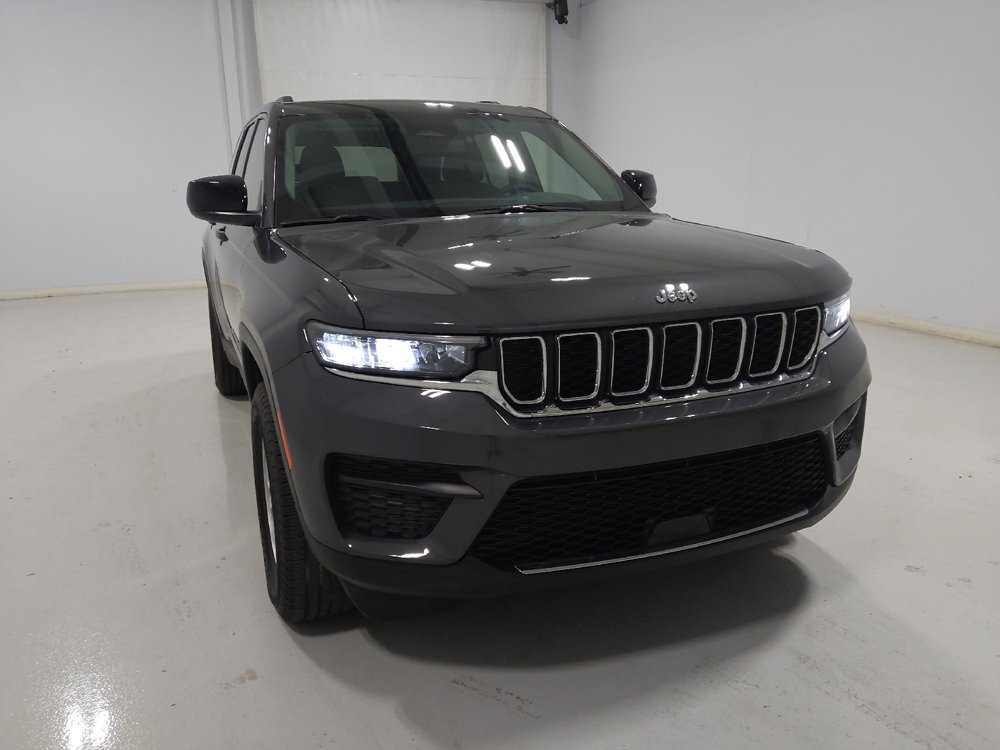 Used 2023 Jeep Grand Cherokee Laredo w/ Luxury Tech Group I AWD/4WD image 14