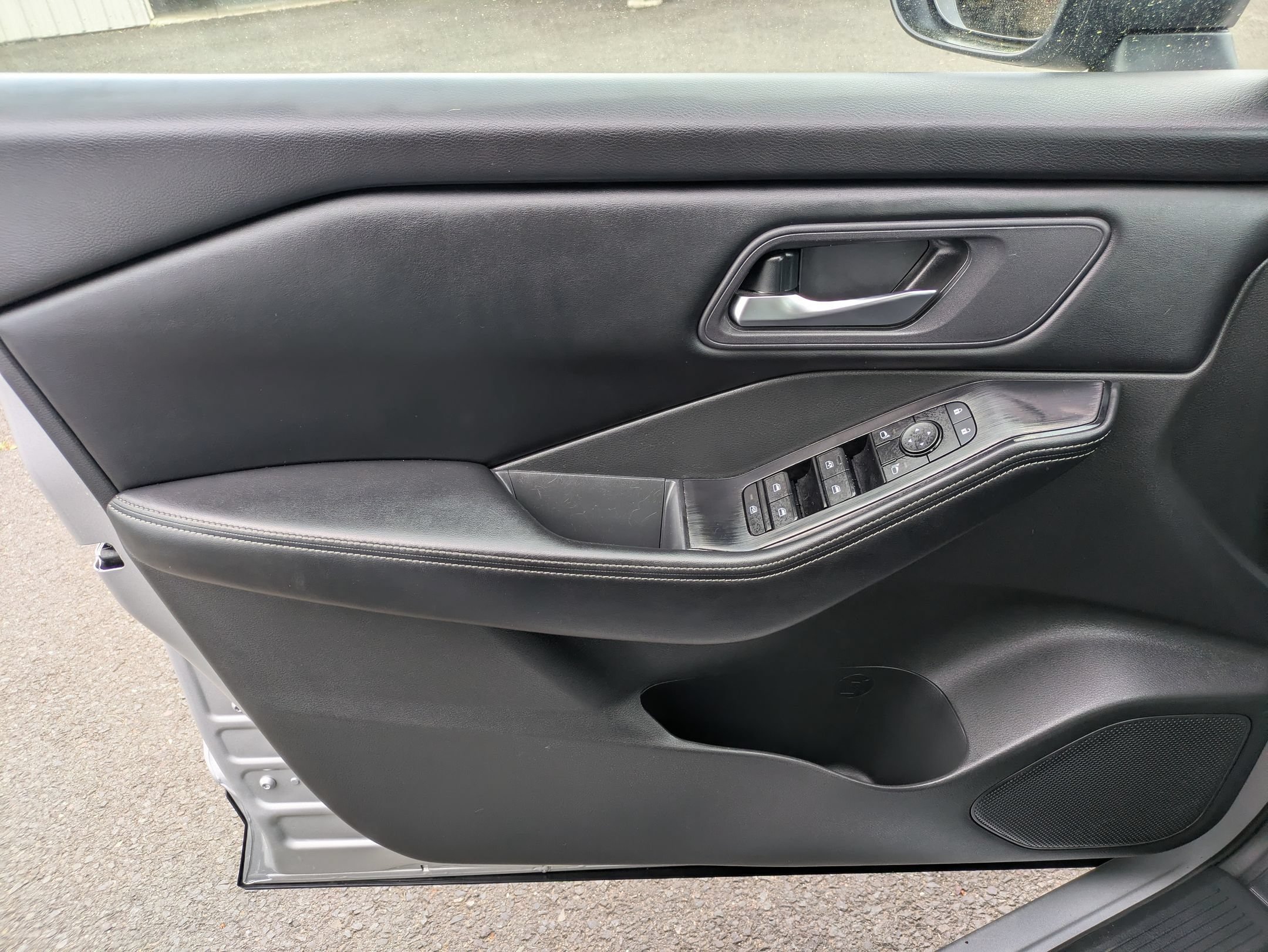 Used 2024 Nissan Rogue SV AWD/4WD image 12