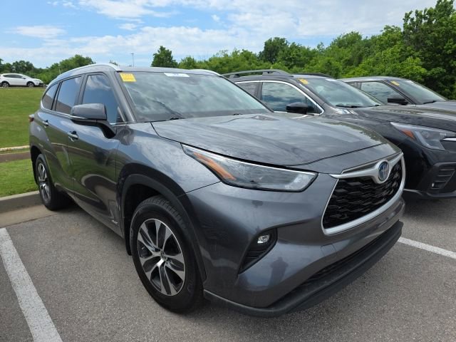 Used 2023 Toyota Highlander XLE AWD/4WD image 7