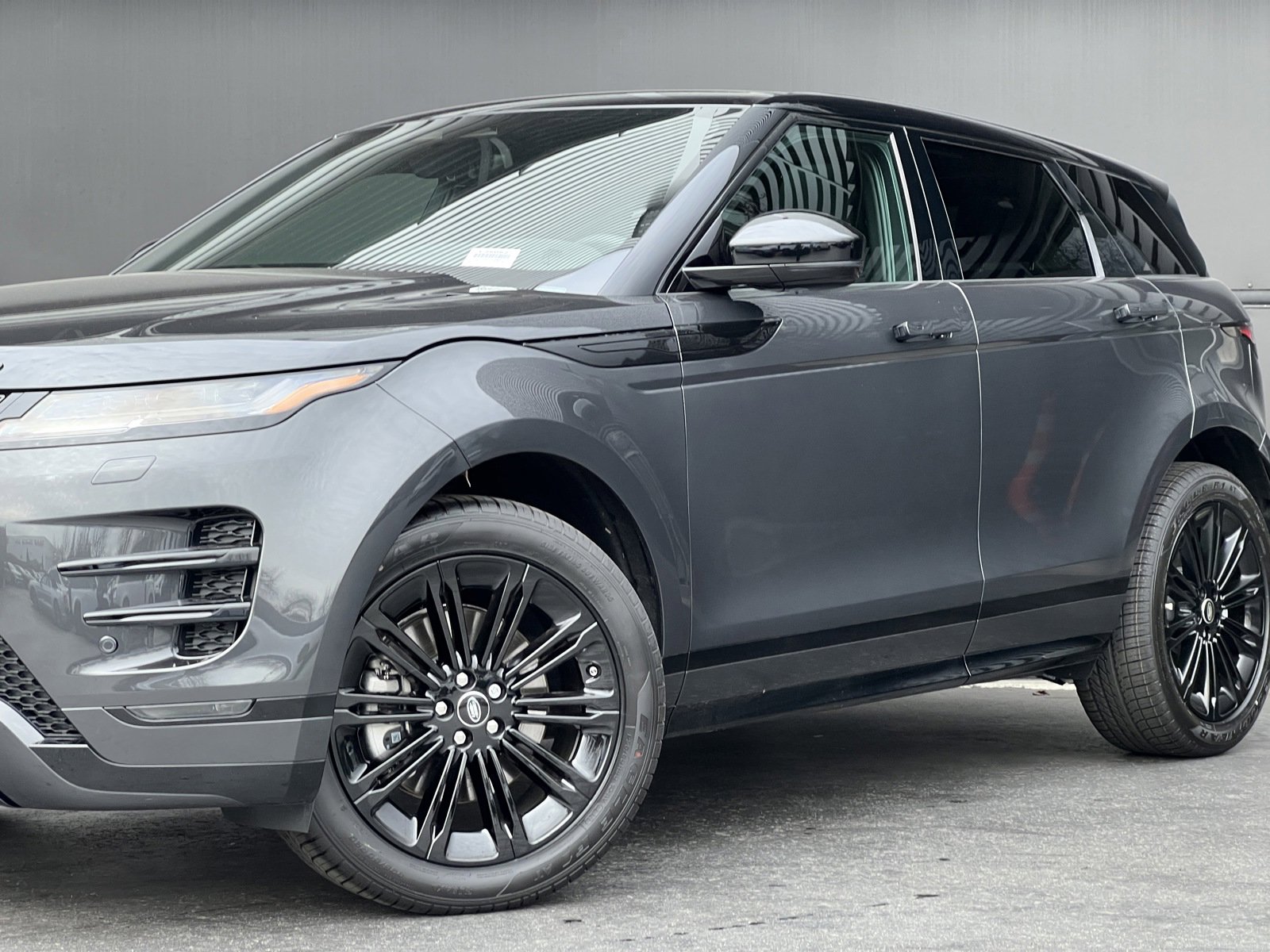 New 2025 Land Rover Range Rover Evoque Dynamic SE video 2