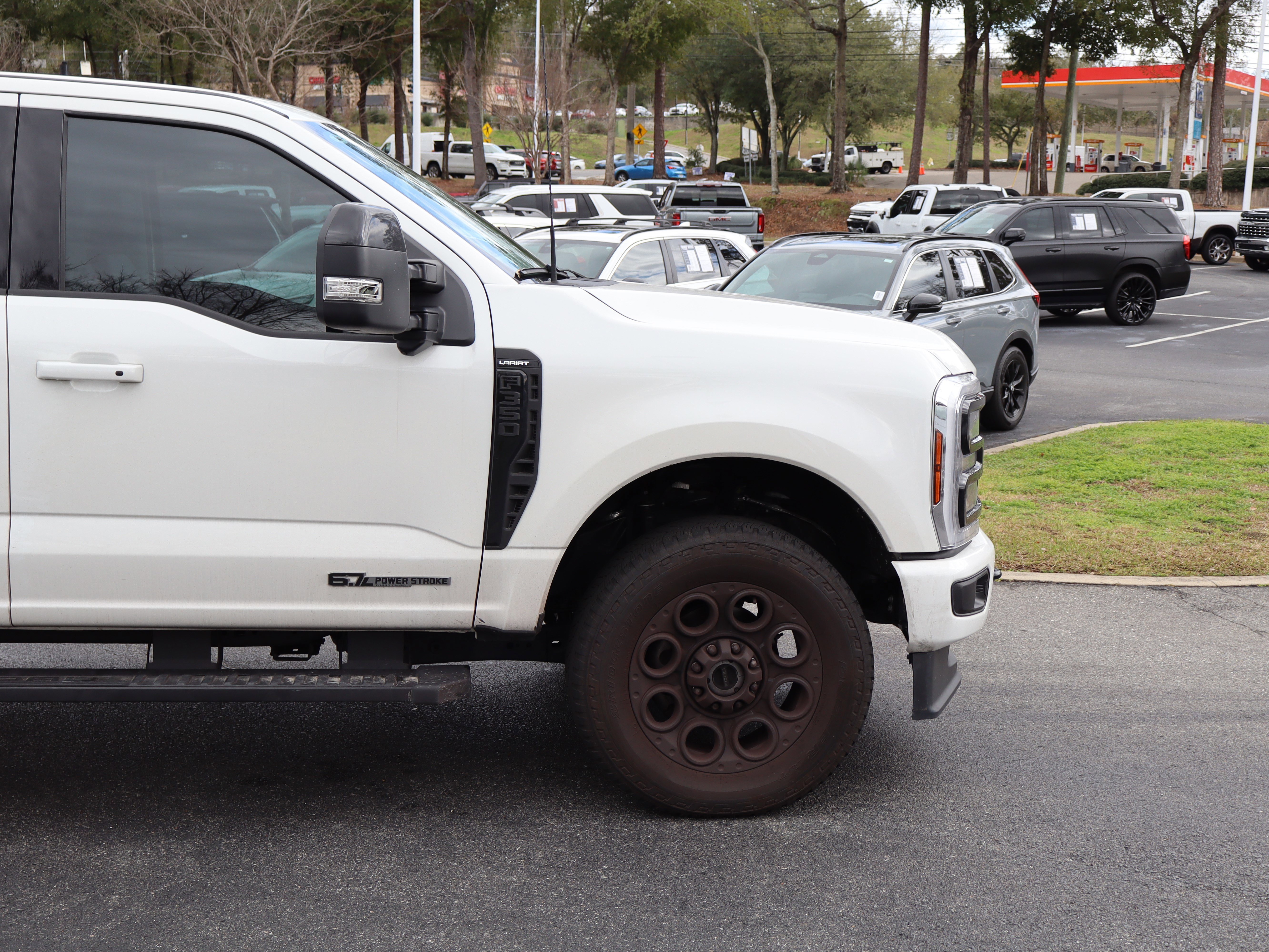 Used 2025 Ford F350 Lariat w/ Black Appearance Package image 6
