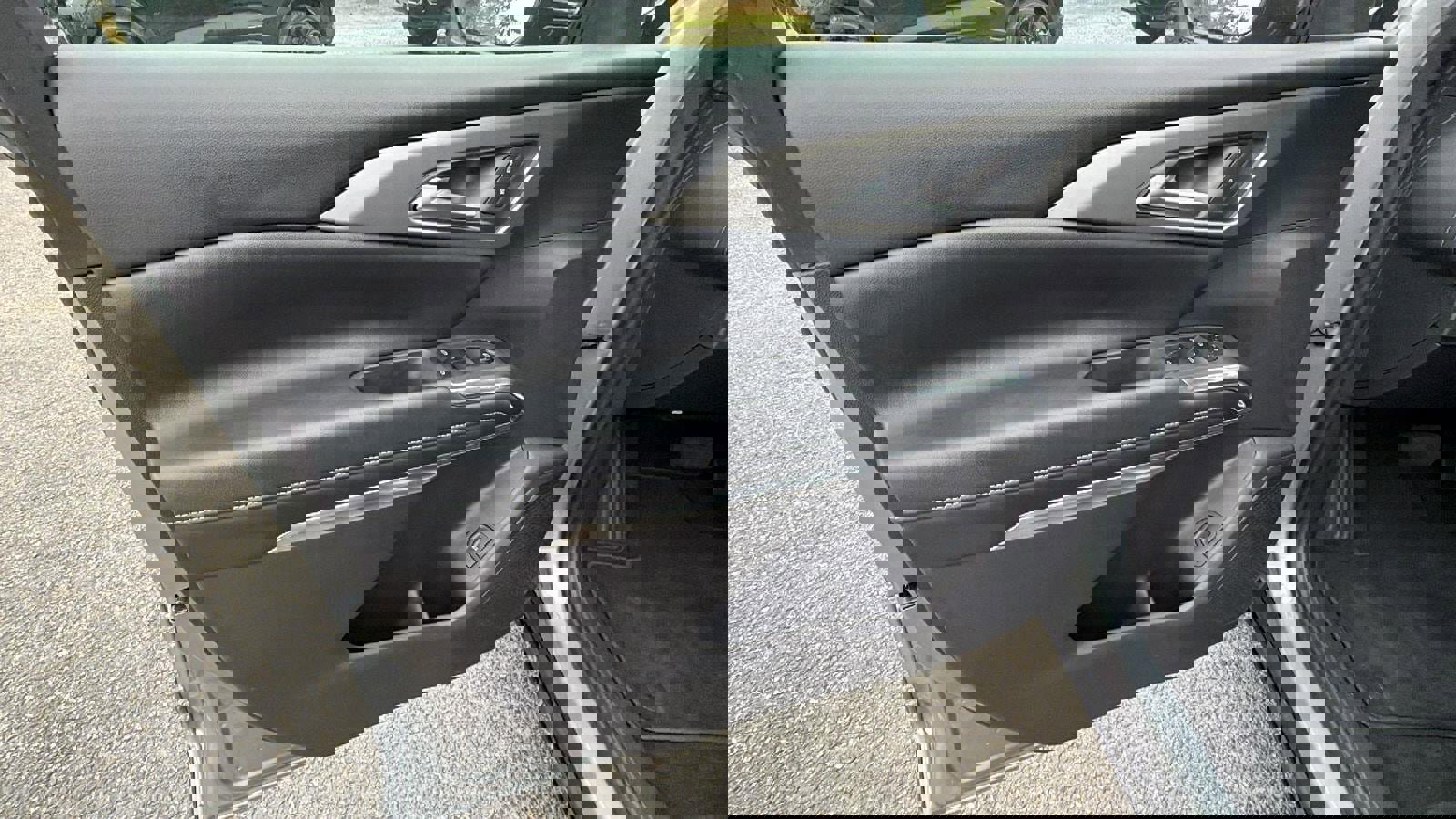 Certified 2026 Chevrolet Traverse LT image 11