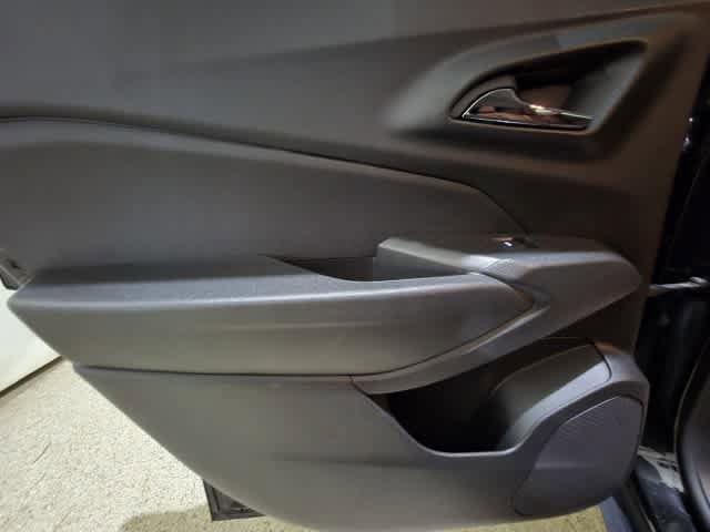 Used 2024 Chevrolet Trax LT FWD image 15