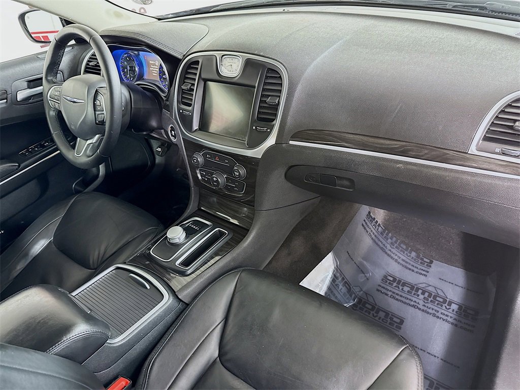 Used 2016 Chrysler 300 Limited image 31