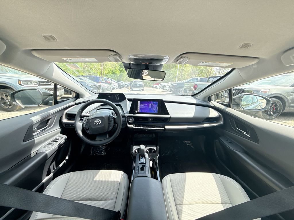 Used 2025 Toyota Prius XLE FWD image 22