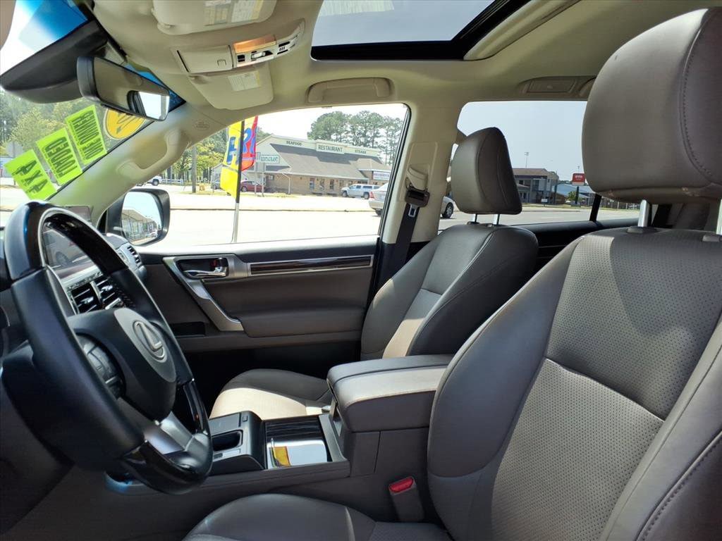 Used 2023 Lexus GX 460 Luxury w/ Sport Design Package AWD/4WD image 7