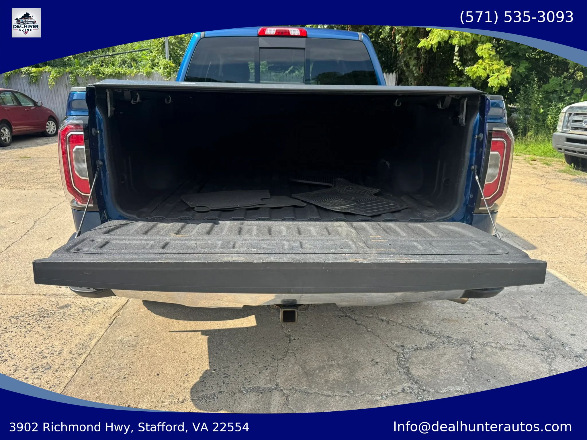 Used 2017 GMC Sierra 1500 SLT w/ SLT Preferred Package AWD/4WD image 17