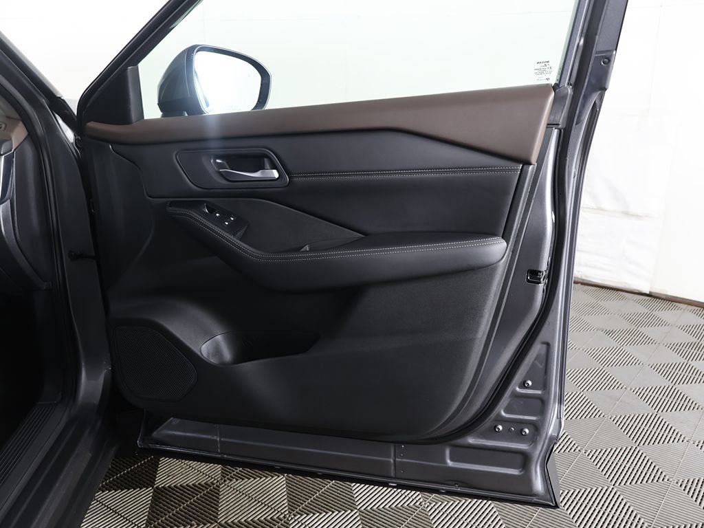 Used 2023 Nissan Rogue SV w/ SV Premium Package image 24