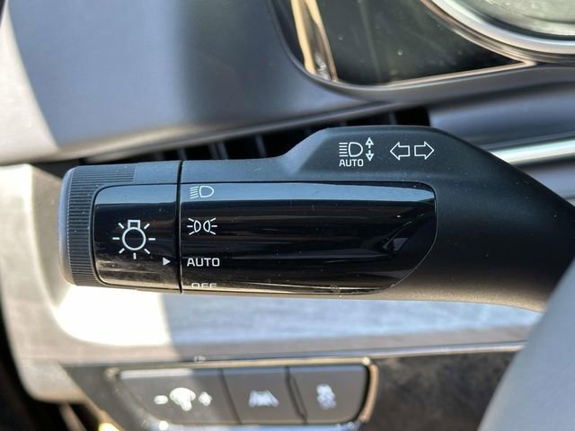 Used 2024 Kia Carnival EX FWD image 26