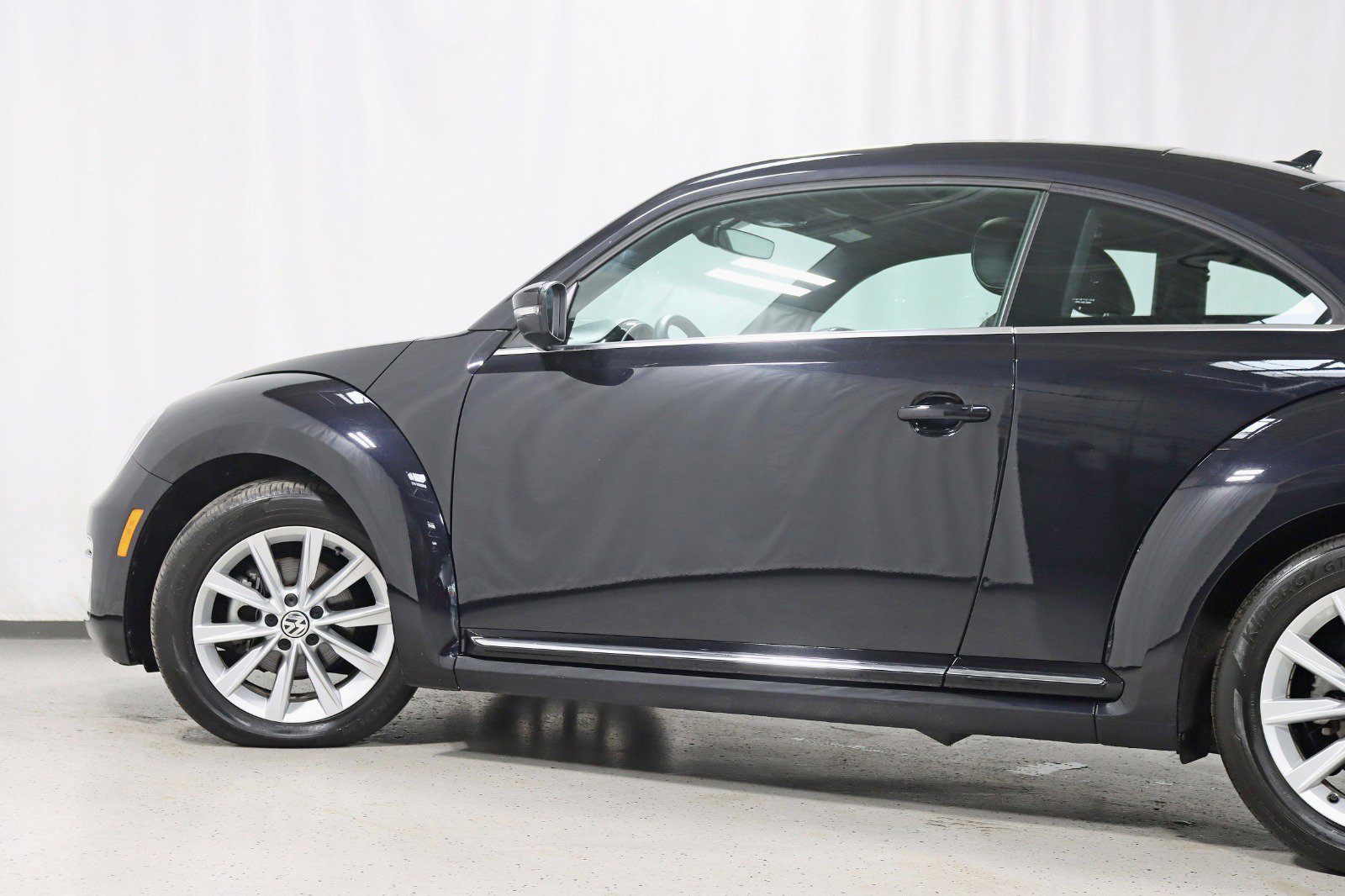 Used 2018 Volkswagen Beetle 2.0T SE FWD image 11