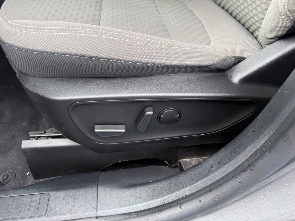 Used 2022 Ford Escape SE w/ Convenience Package FWD image 16