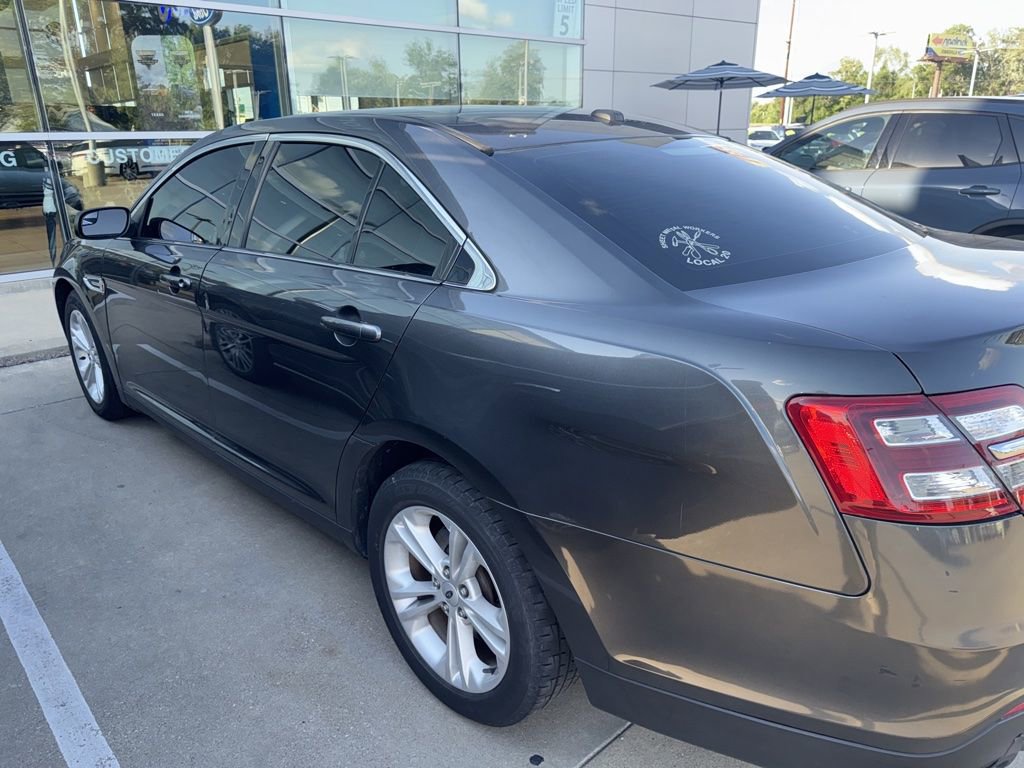 Used 2018 Ford Taurus SE FWD image 6