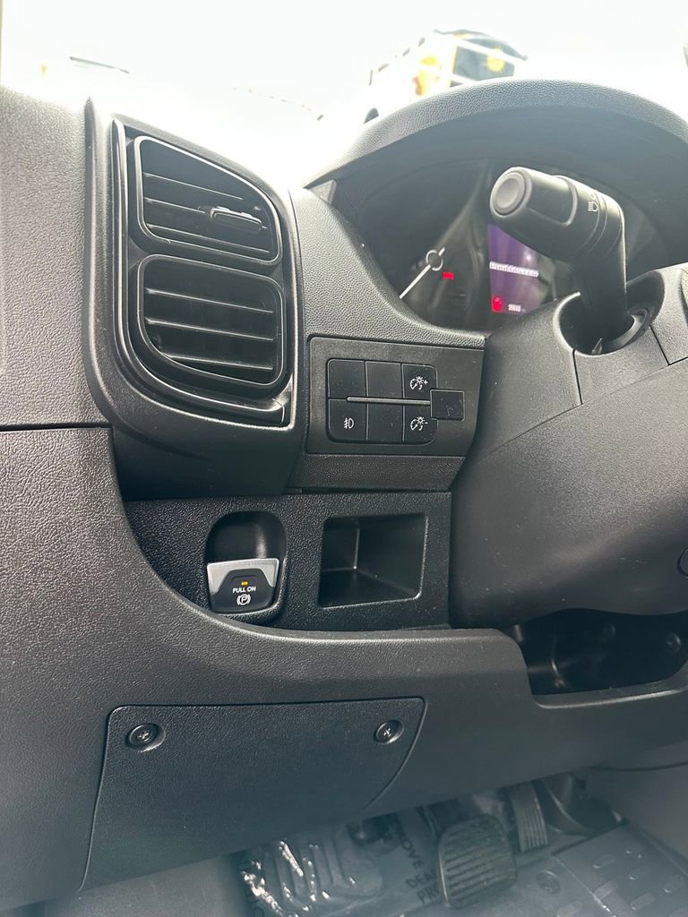 Used 2025 RAM ProMaster 2500 w/ Convenience Group FWD image 12