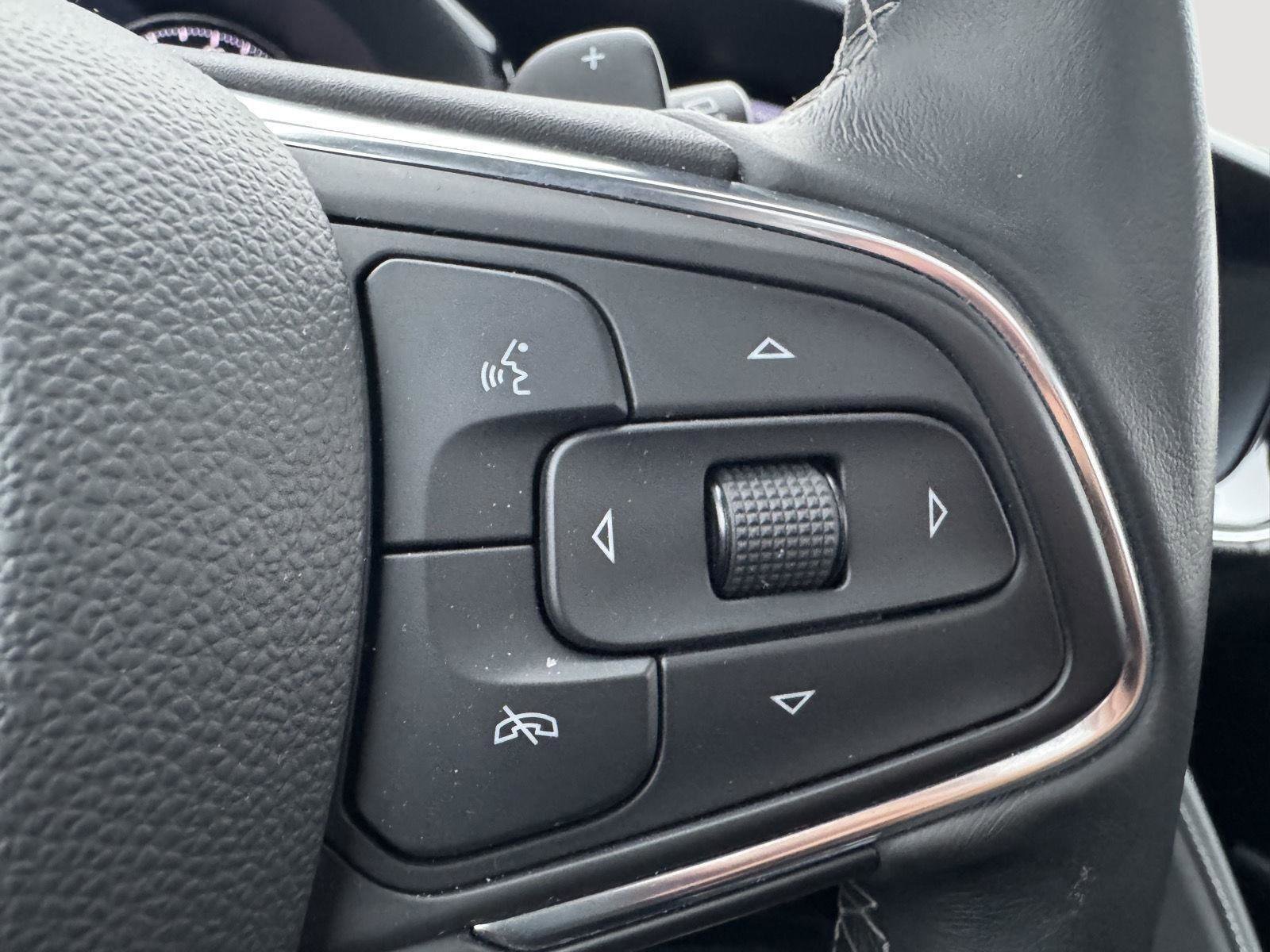 Used 2022 Buick Envision Avenir w/ Technology Package II image 31