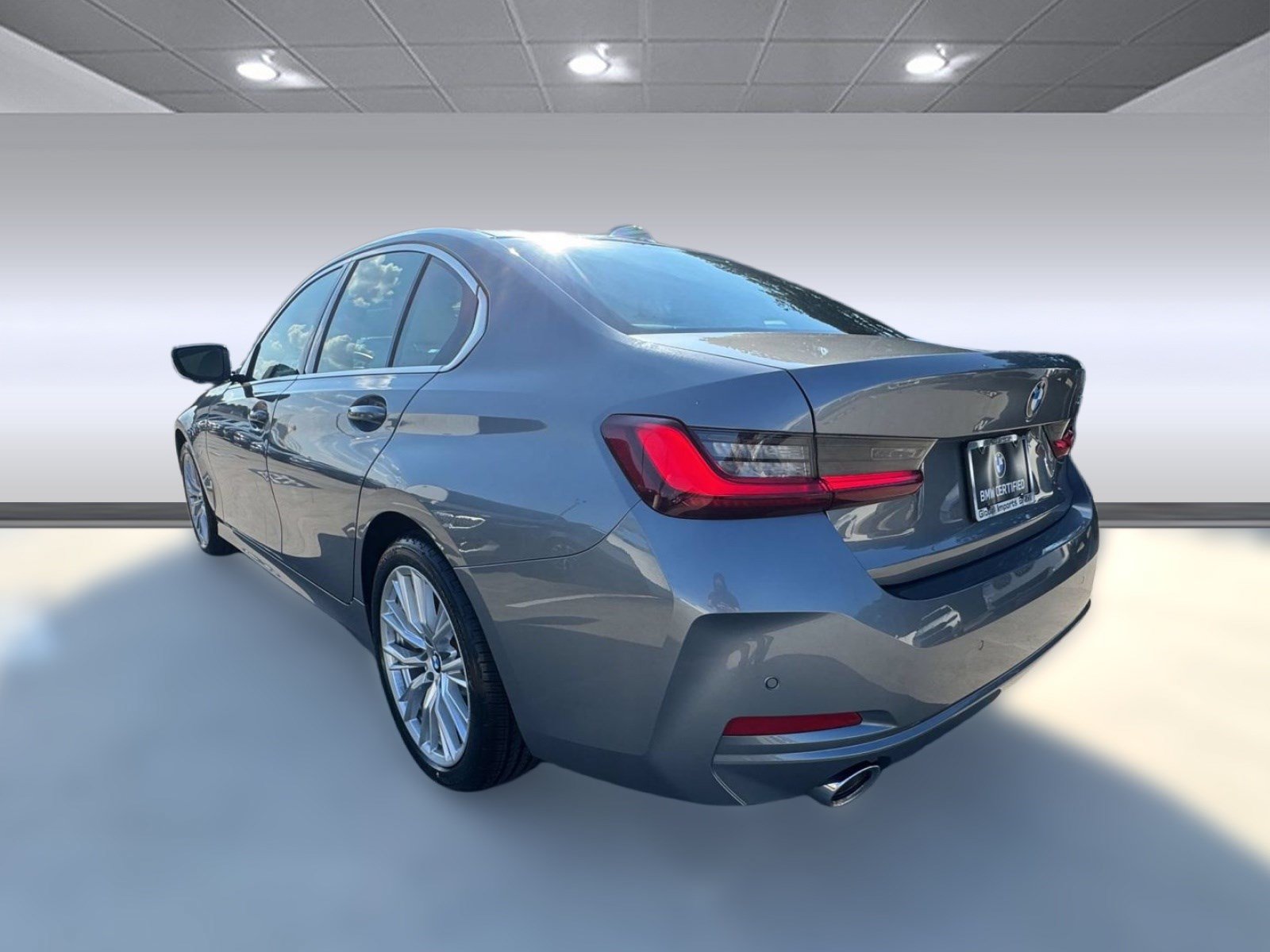 Certified 2023 BMW 330i Sedan w/ Convenience Package RWD image 3