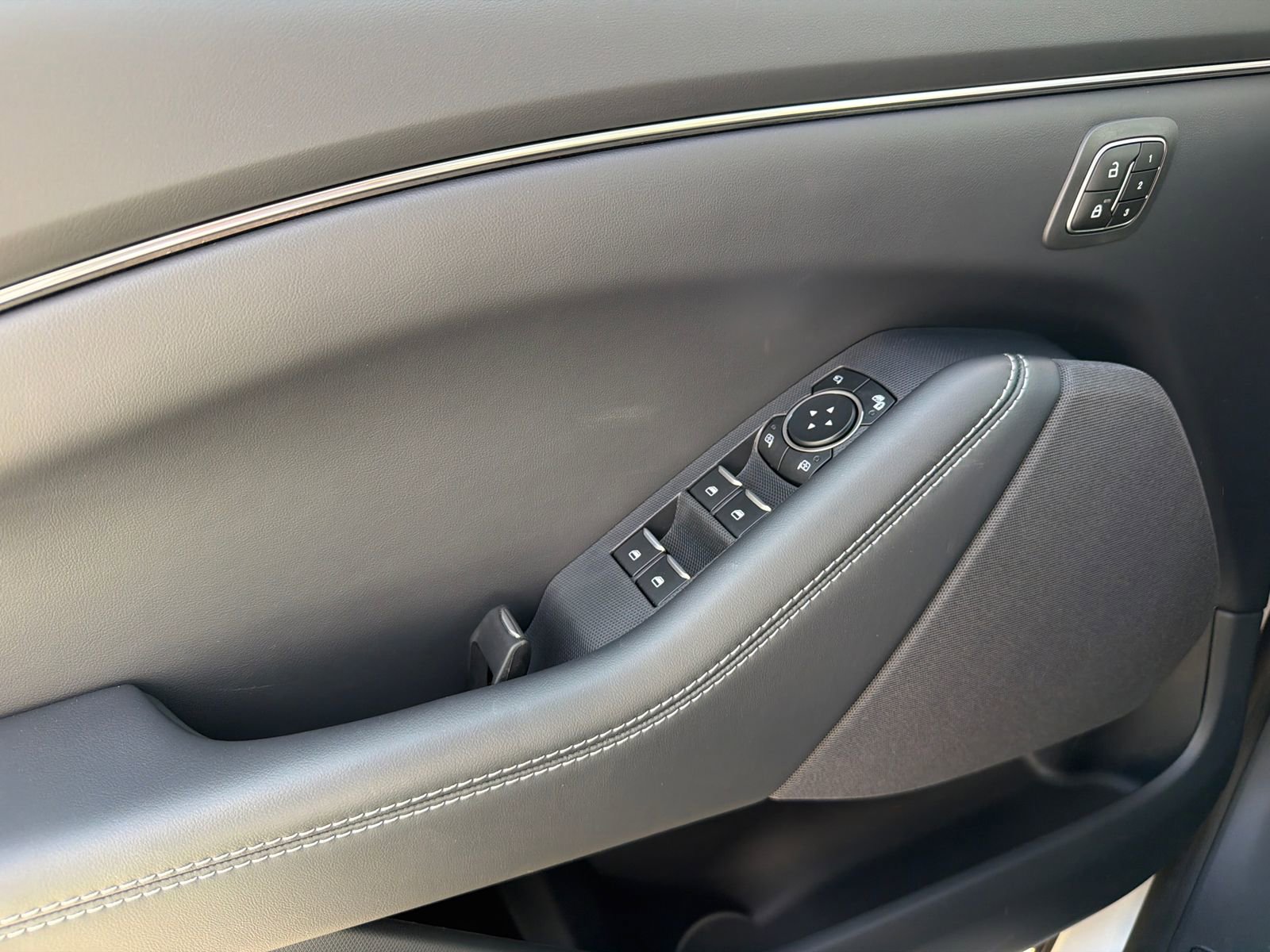 New 2026 Ford Mustang Mach-E Select w/ Comfort Package image 32