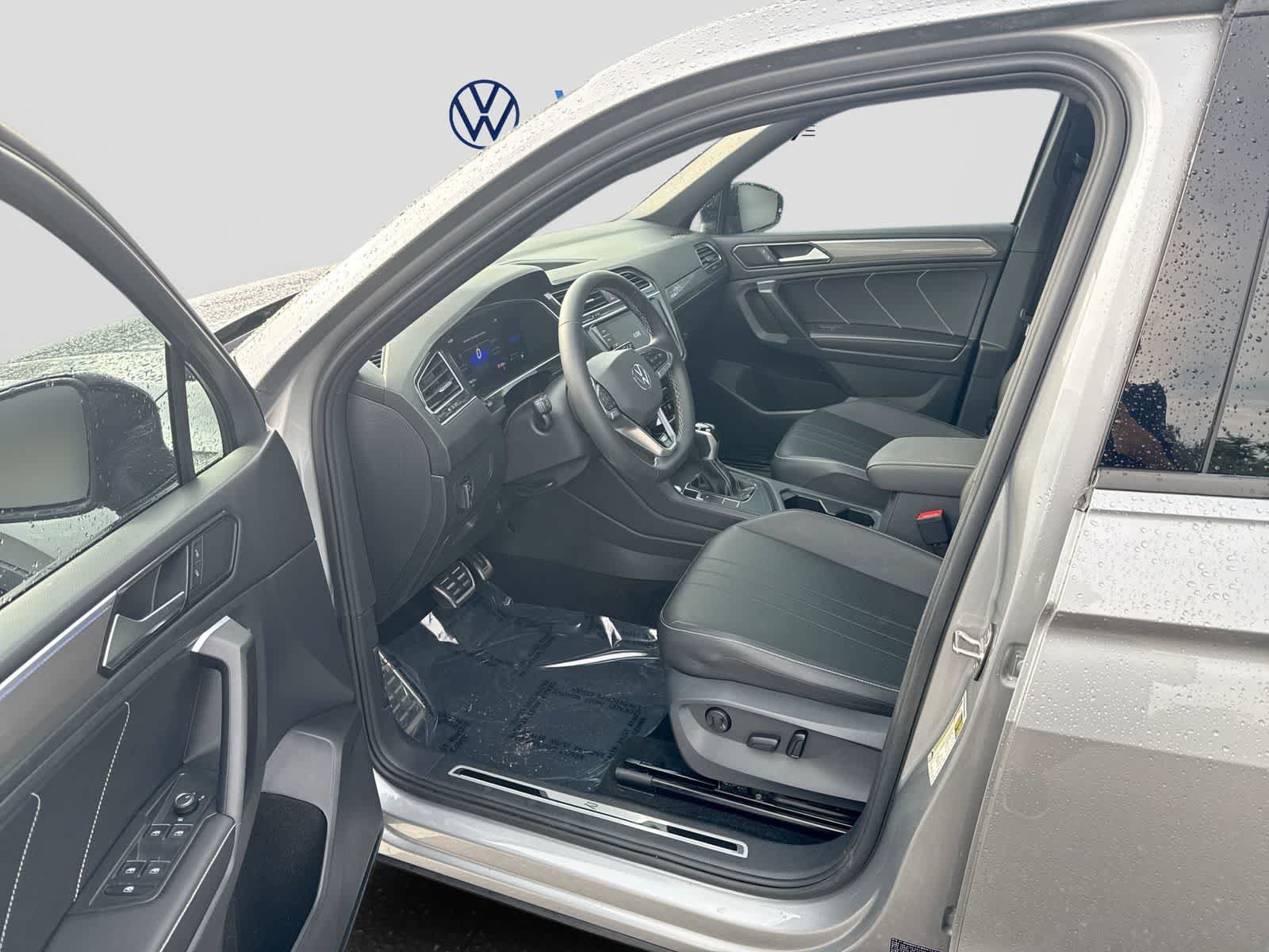 Used 2023 Volkswagen Tiguan SE R-Line FWD image 10