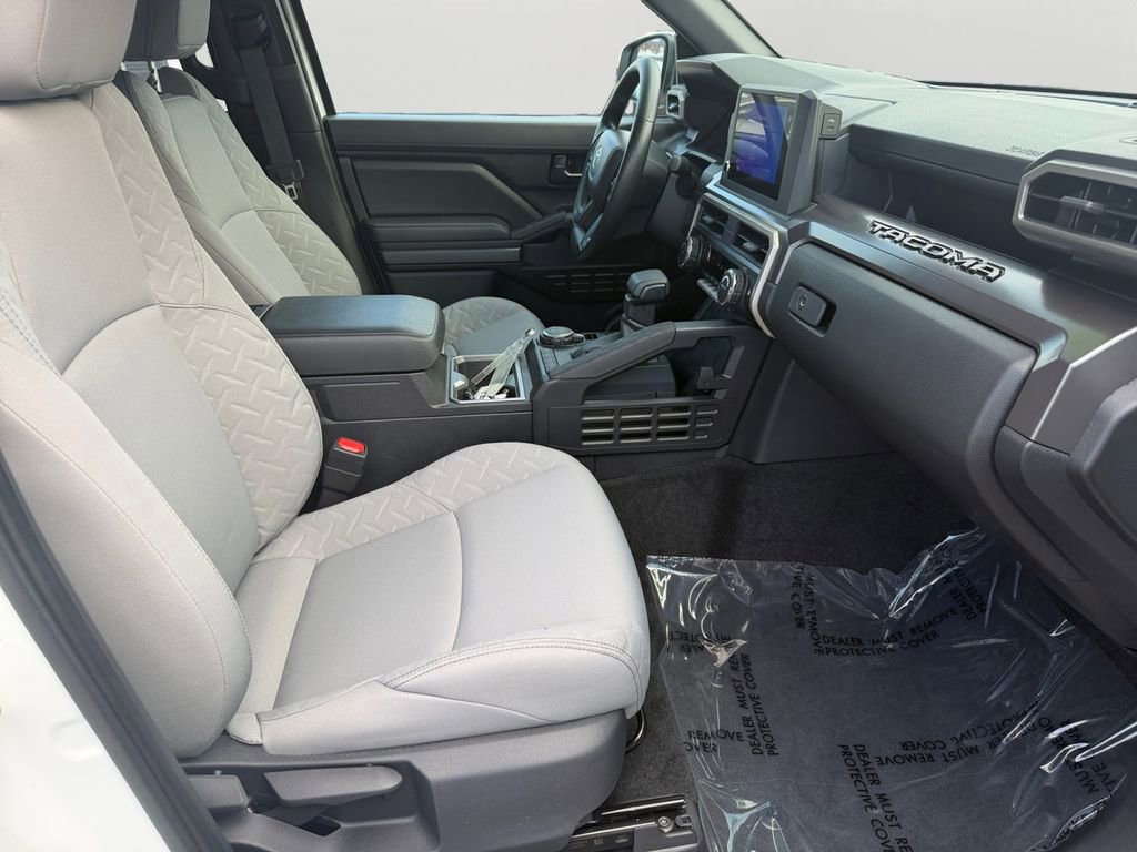 Used 2025 Toyota Tacoma SR5 AWD/4WD image 12