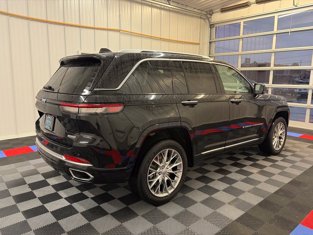 Used 2023 Jeep Grand Cherokee Summit w/ Luxury Tech Group V AWD/4WD image 4