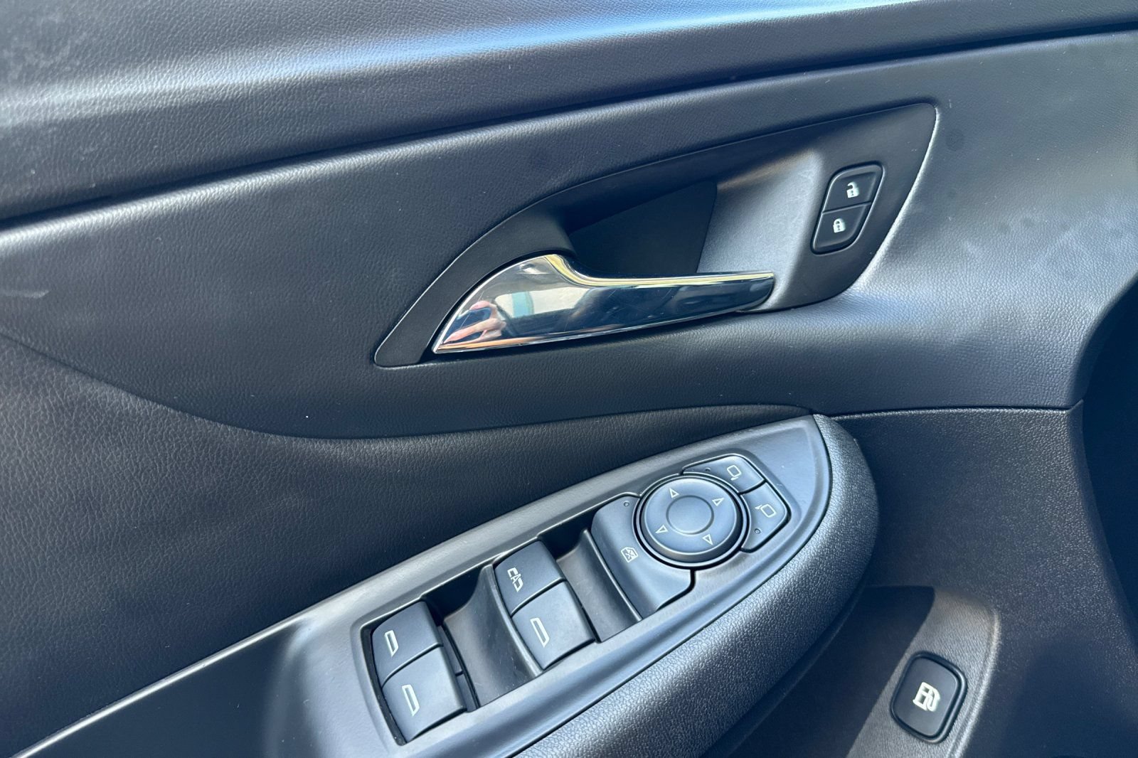 Used 2017 Chevrolet Volt LT FWD image 12
