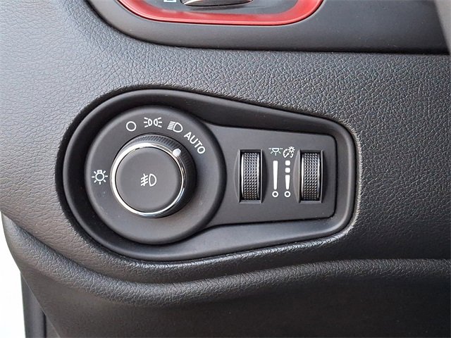 Used 2023 Jeep Renegade Trailhawk image 23